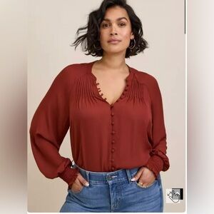 NWT Torrid Georgette Smocked Blouson Sleeve Blouse
Button-Down Blouse Size: 3